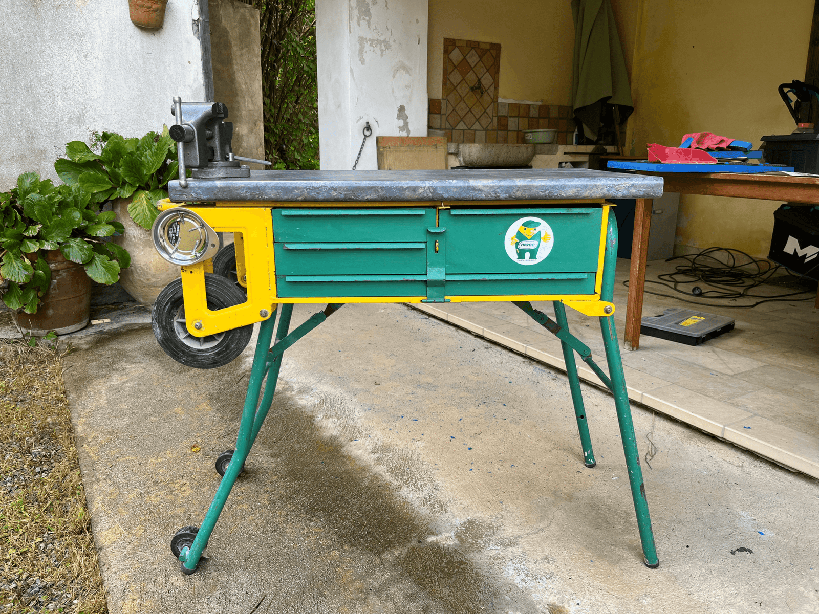 Etabli mobile pliable de la marque macc - Coloris jaune et vert