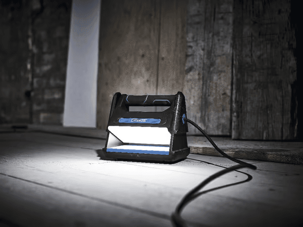 Projecteur de lumière chantier de la marque Erbauer - Coloris Noir et Bleu