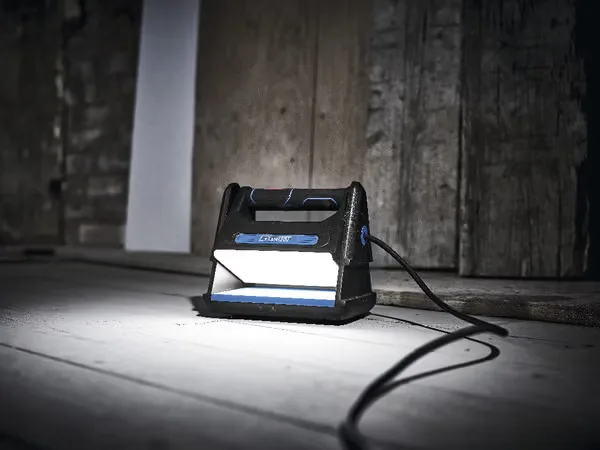 Projecteur de lumière chantier de la marque Erbauer - Coloris Noir et Bleu